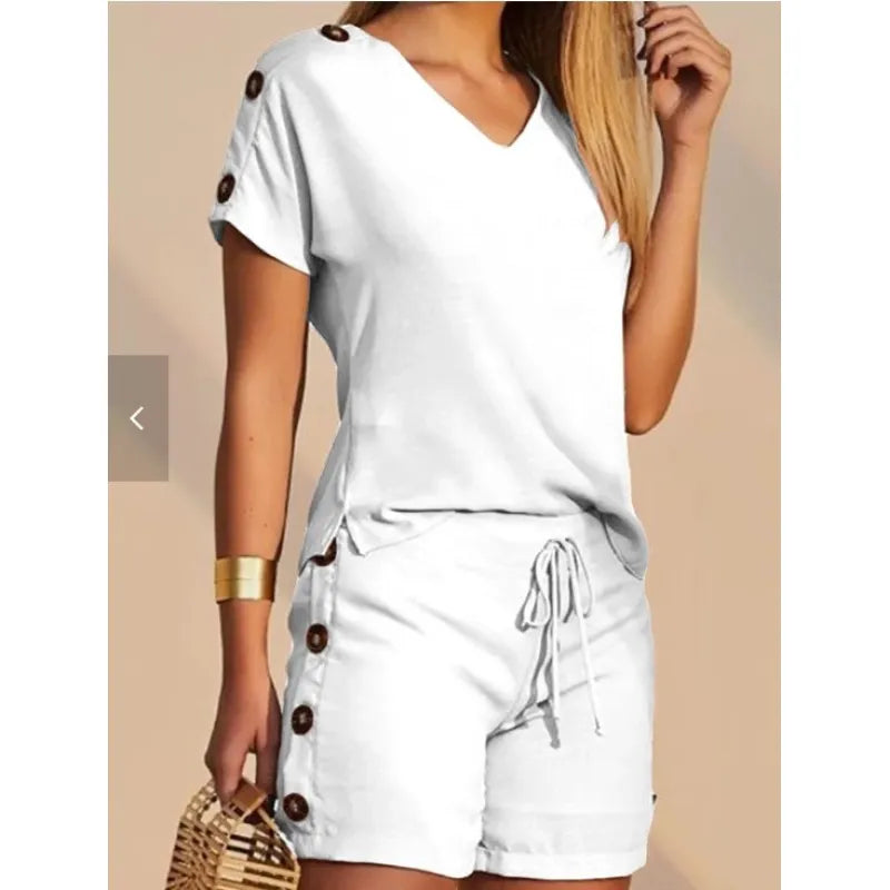 Conjunto de camiseta y pantalón corto con cuello en V