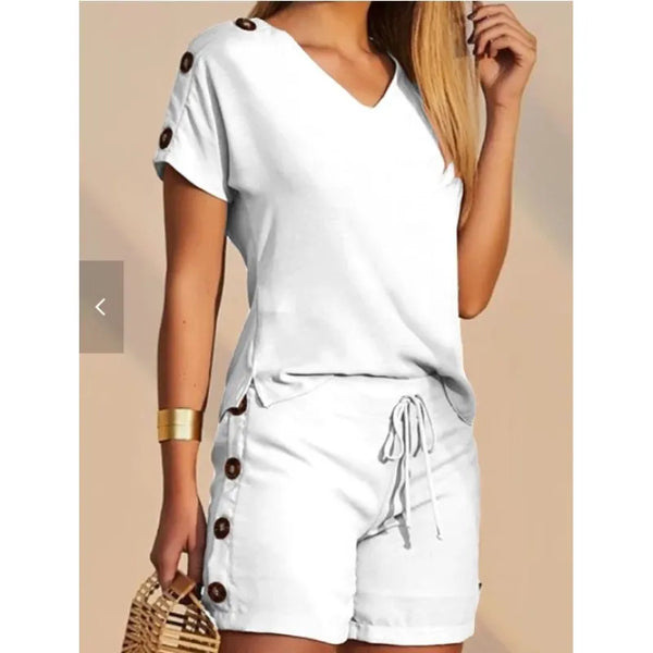 Conjunto de camiseta y pantalón corto con cuello en V