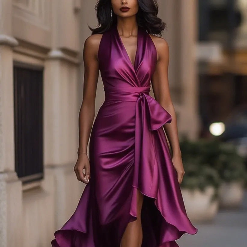 Robe courte glamour décolleté avec jupe volants fendue