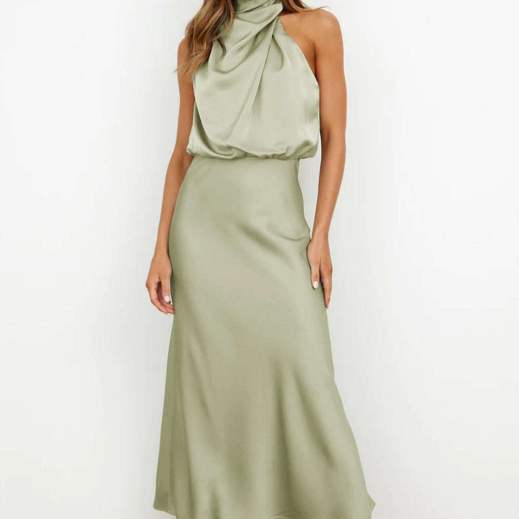Robe longue col haut sans manches design