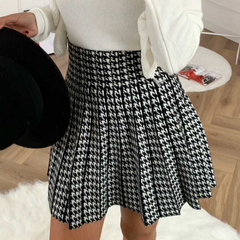Jupe courte taille haute plissée pied-de-poule