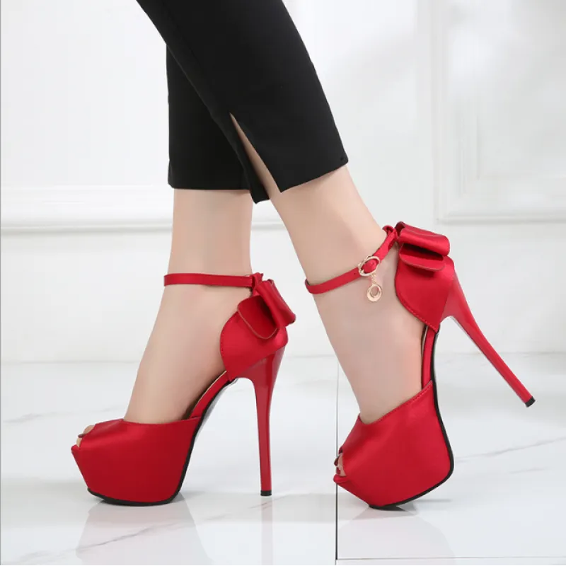 Talon aiguille design Peep Toe
