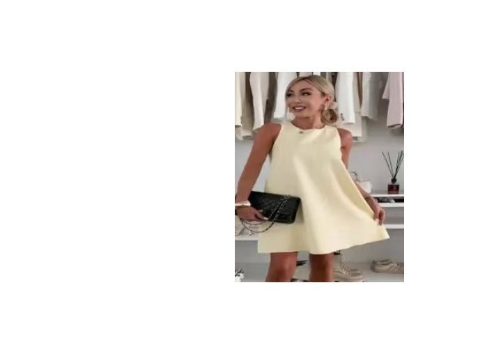 Robe courte sans manches
