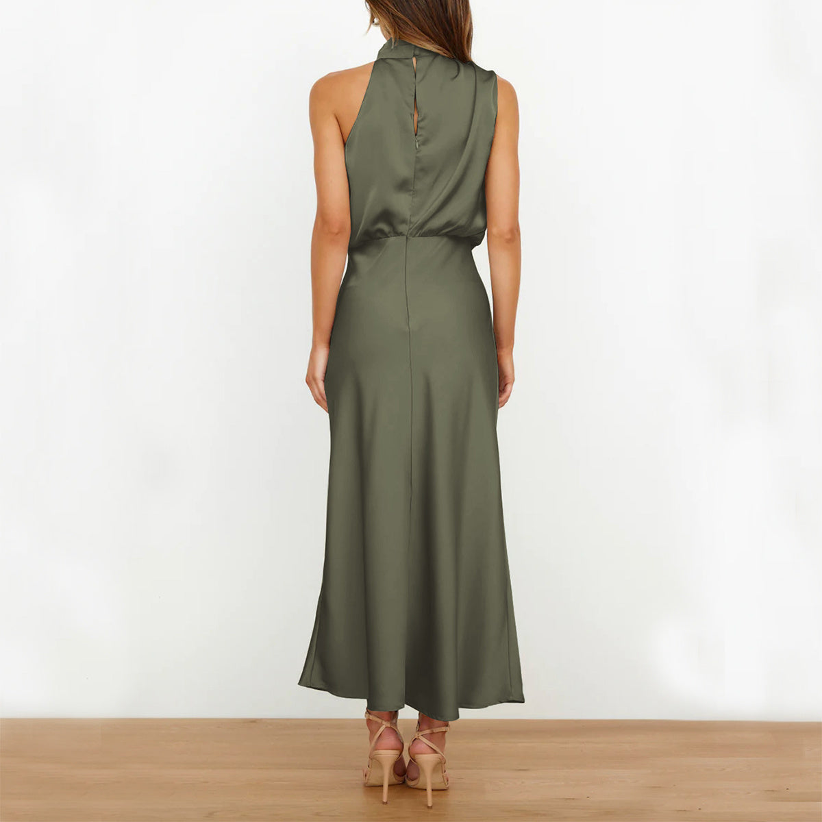 Robe longue col haut sans manches design