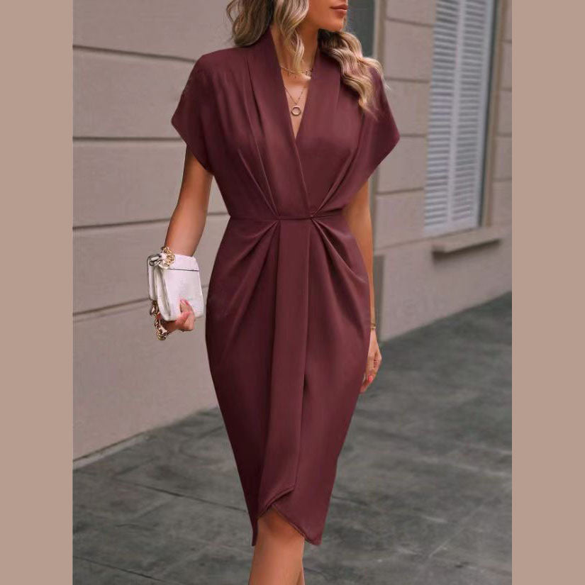 Robe mi-longue plissée col V manches courtes