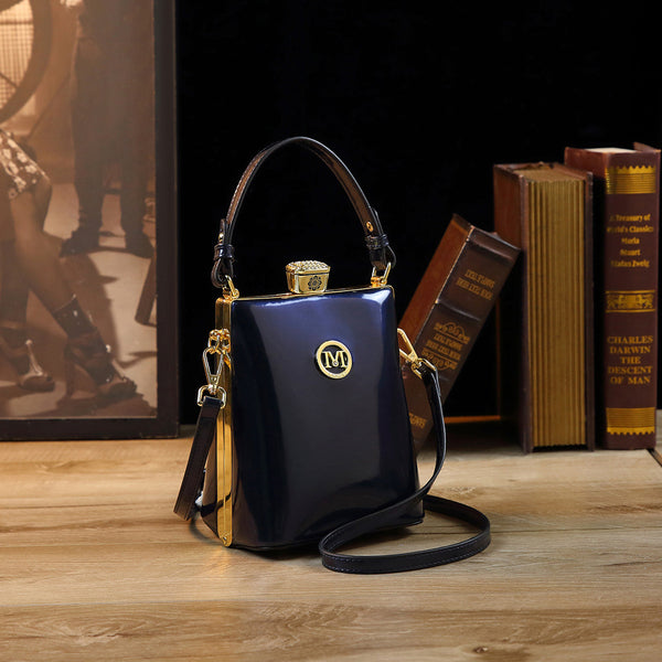 Sac à bandoulière en cuir verni brillant léger et luxueux