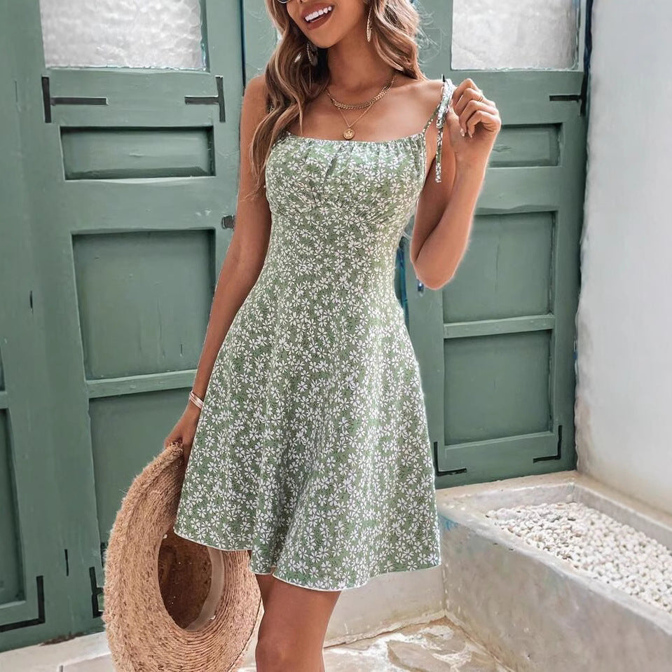 Robe courte d'été à fines bretelles fleuries - Chic&Shines