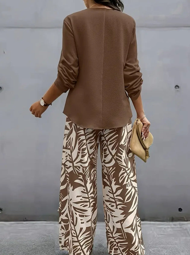 Ensemble haut col V et pantalon imprimé