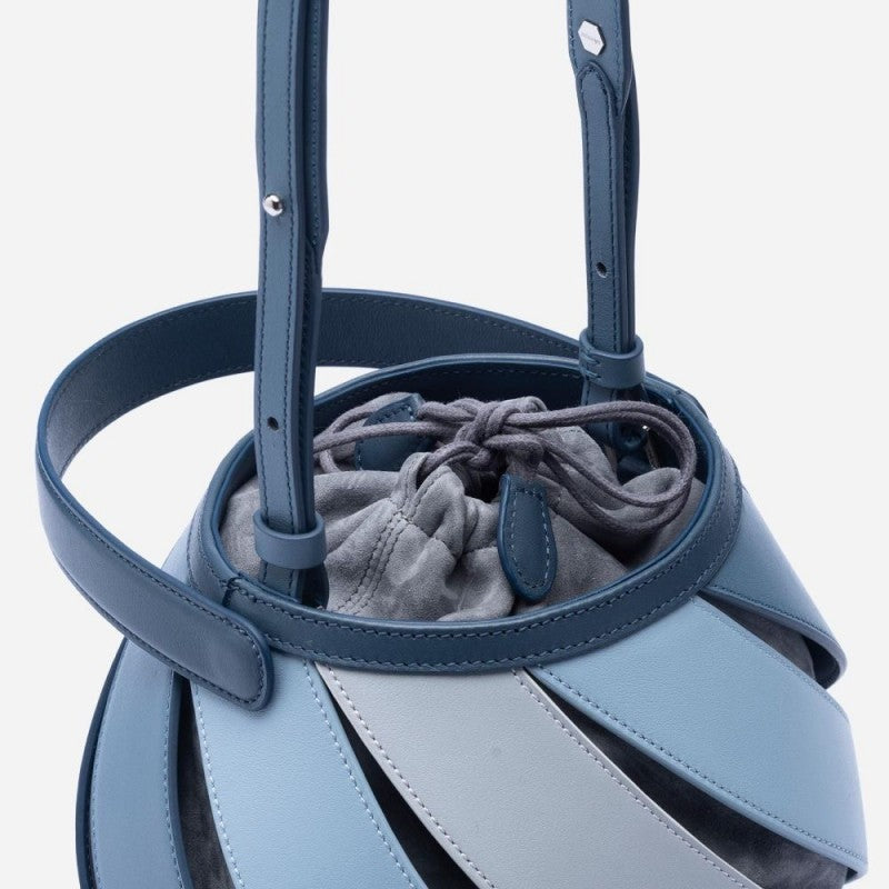 Sac seau cylindrique à coutures matelassées en losanges