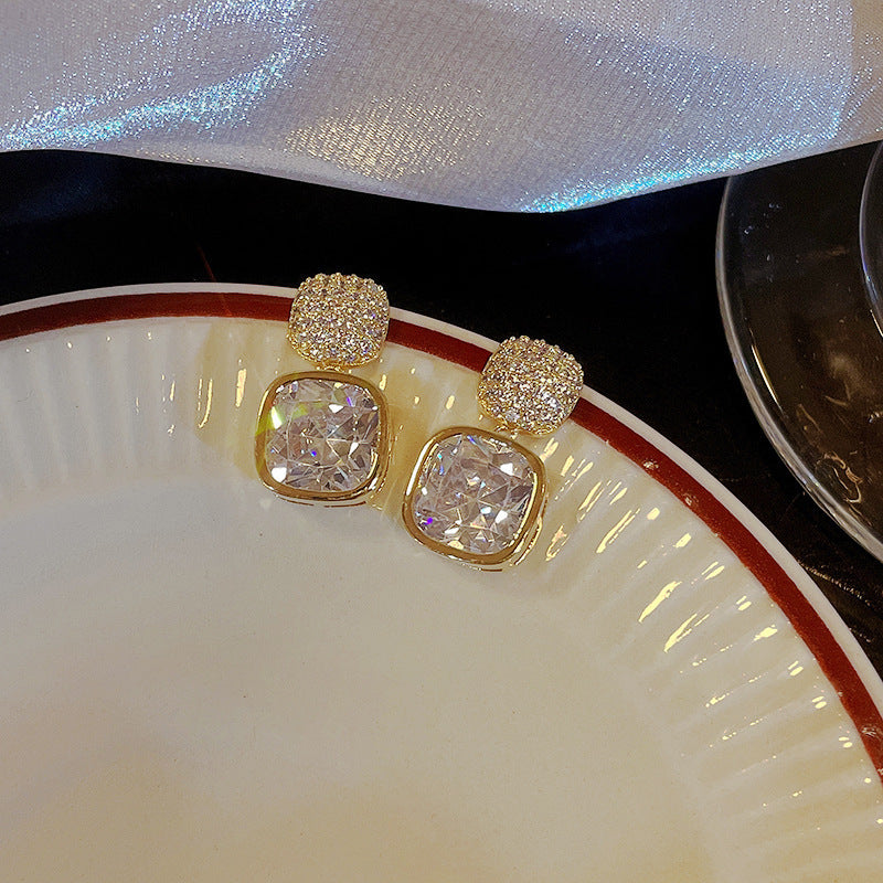 Boucles d'oreilles à tige carrées en zircon