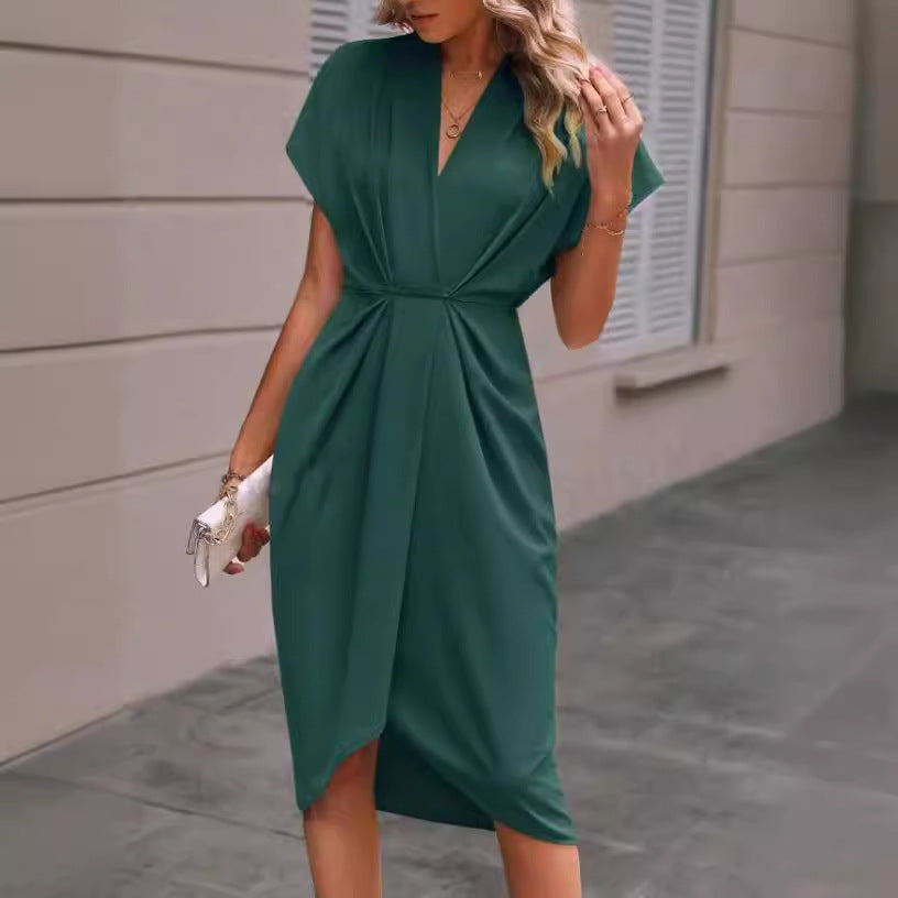 Robe mi-longue plissée col V manches courtes