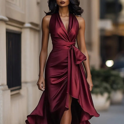 Robe courte glamour décolleté avec jupe volants fendue