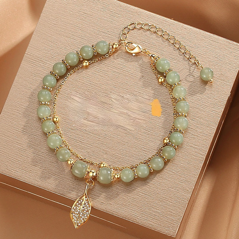 Bracelet perles chinoises et pendentif en forme de feuille