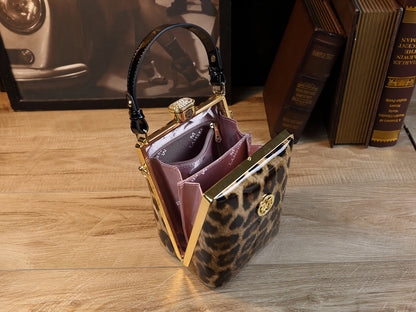 Sac à bandoulière en cuir verni brillant léger et luxueux - Chic&Shines