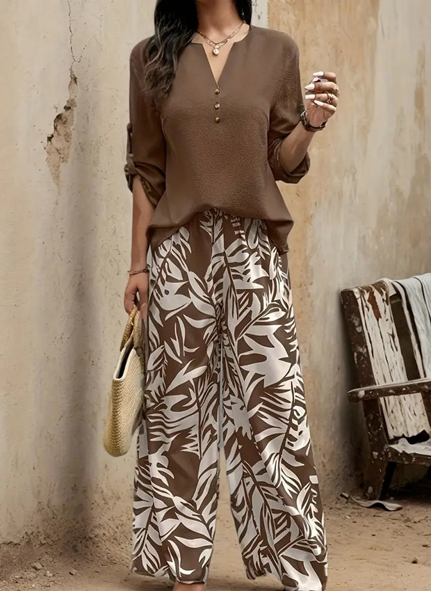 Ensemble haut col V et pantalon imprimé