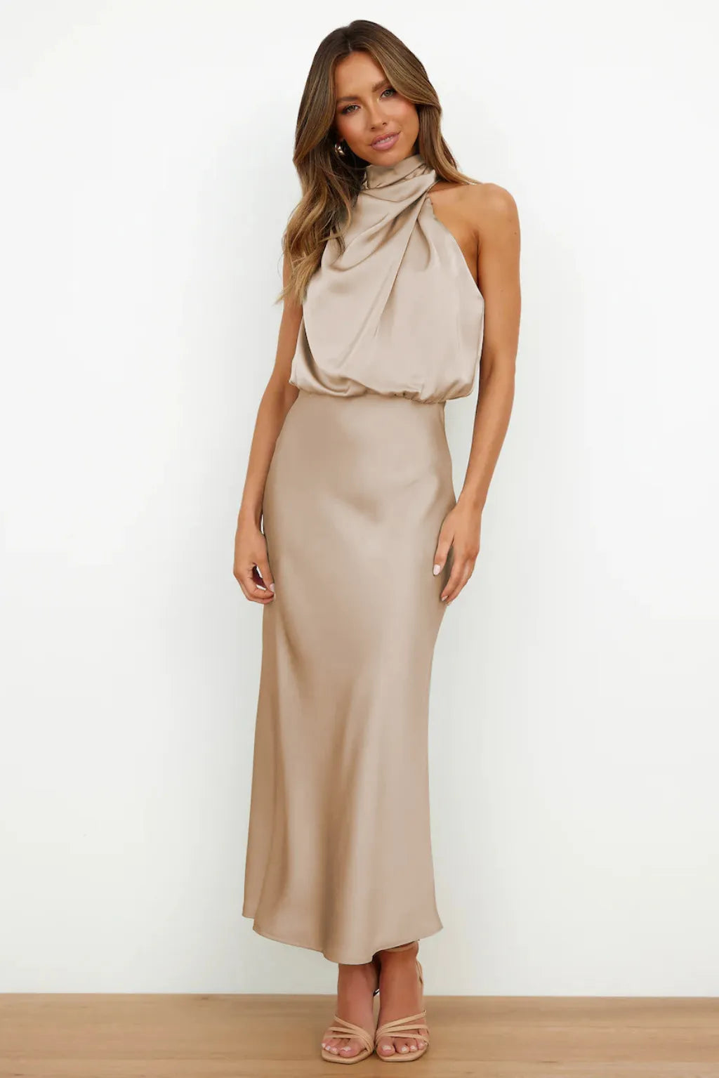 Long sleeveless dress