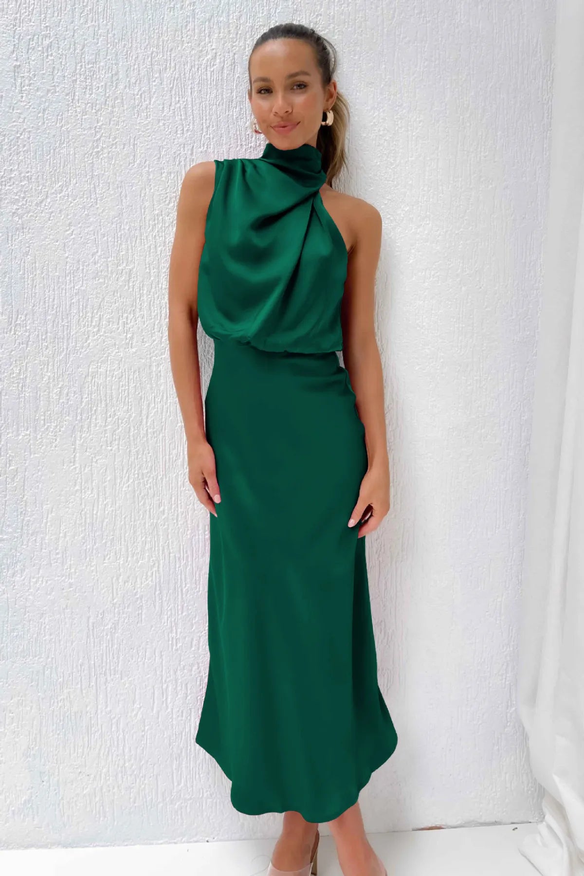 Long sleeveless dress