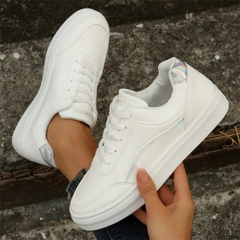 Casual lace-up city sneakers