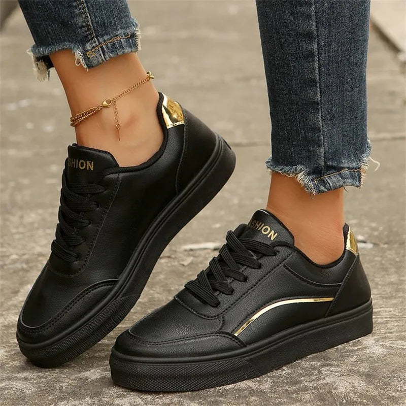 Casual lace-up city sneakers