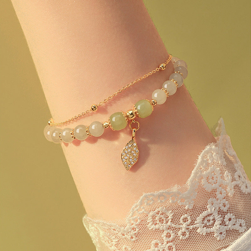 Bracelet perles chinoises et pendentif en forme de feuille