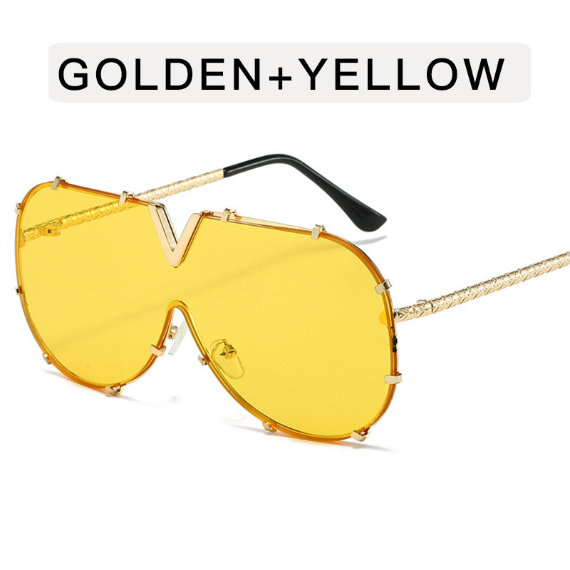 Lunette de soleil V avec rivets en métal