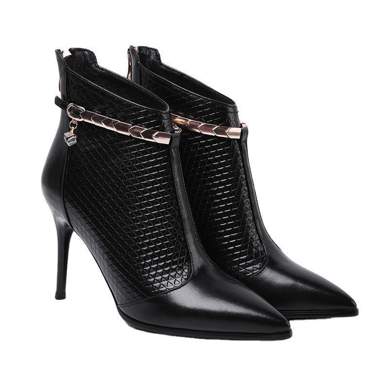 Bottes courtes pointues à talons hauts
