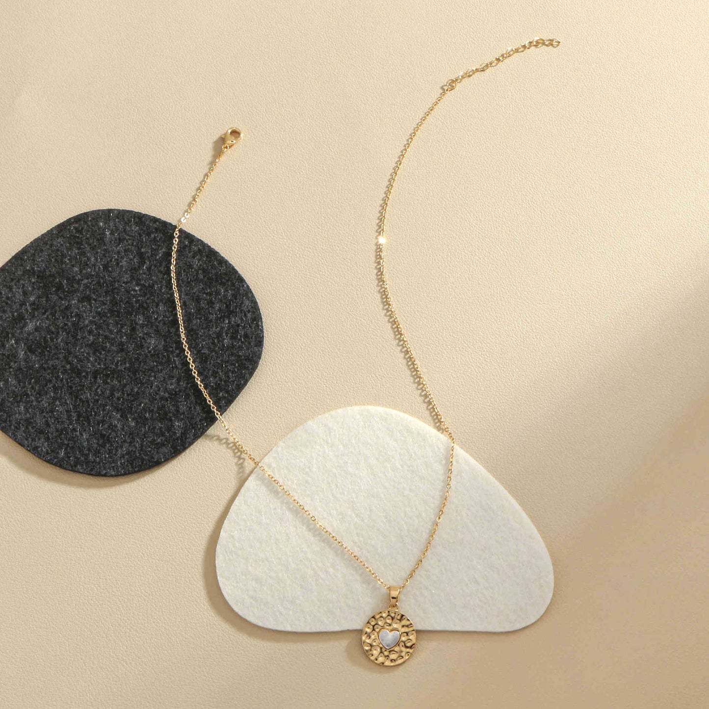 Collier pendentif cœur incrusté au milieu - Chic&Shines