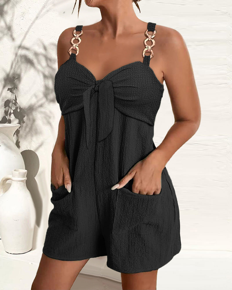 Combinaison short à bretelles métalliques avec poches