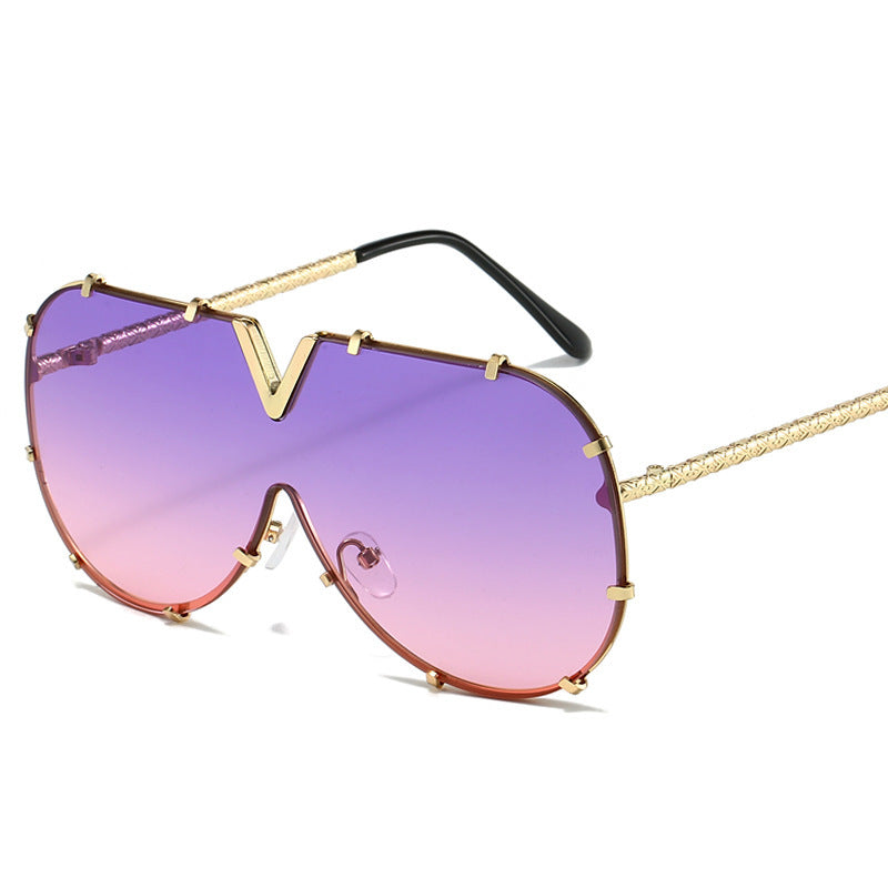 Lunette de soleil V avec rivets en métal