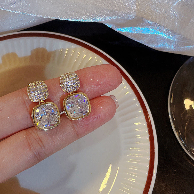 Boucles d'oreilles à tige carrées en zircon