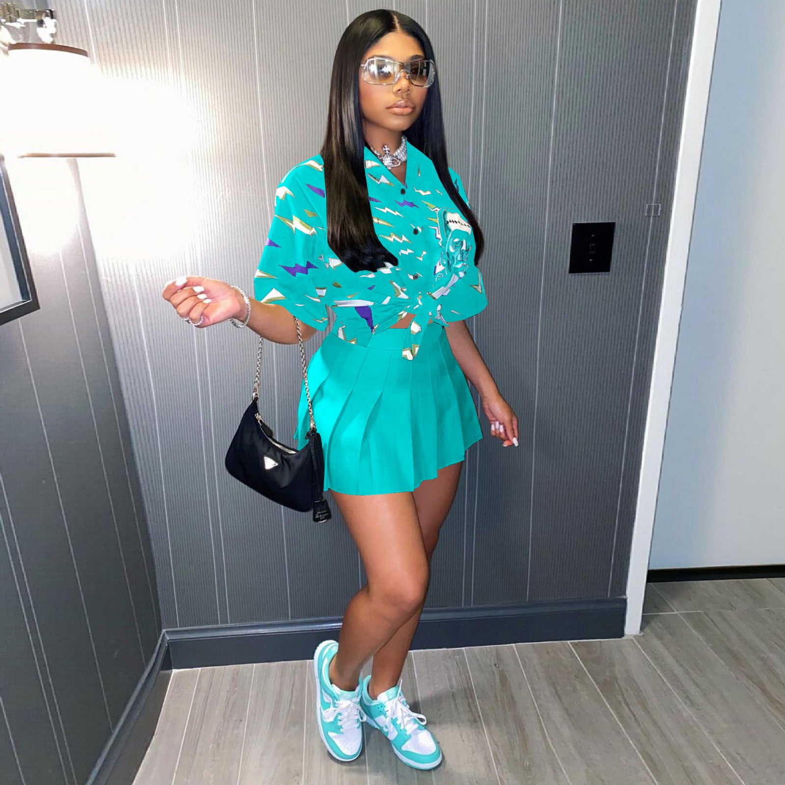 Ensemble chemise à boutons et jupe courte plissée