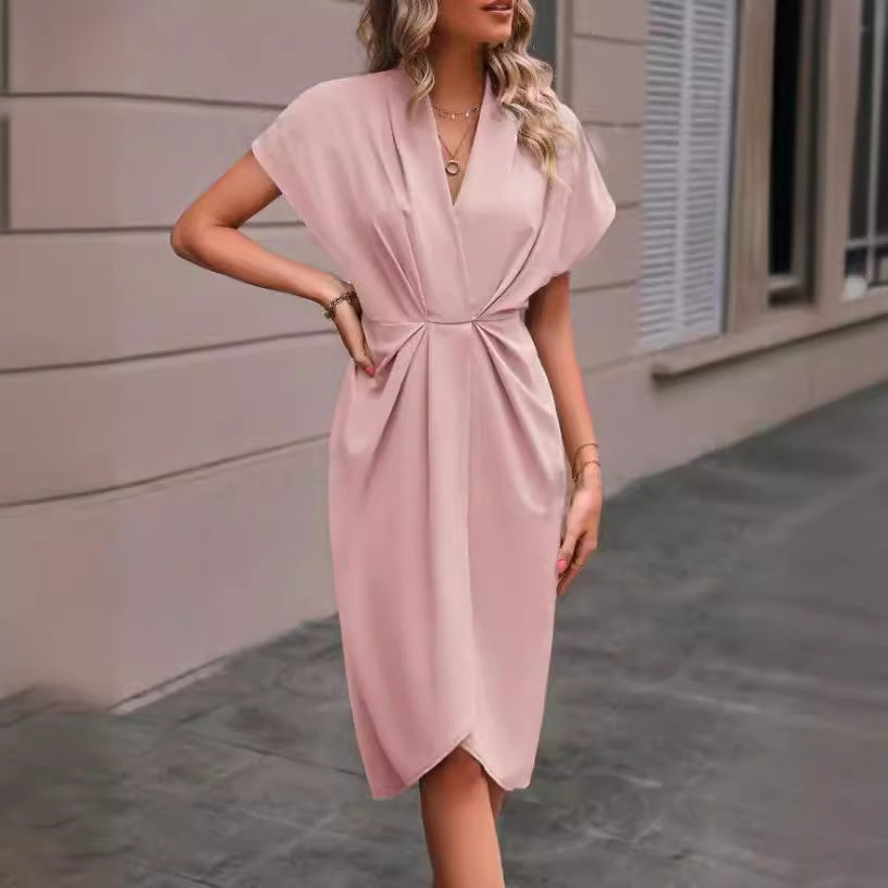 Robe mi-longue plissée col V manches courtes
