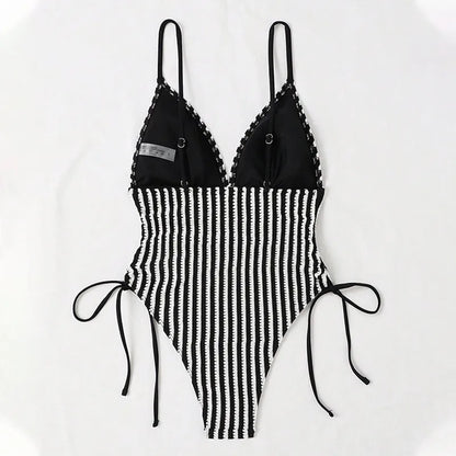 Maillot de bain une pièce à lacets - Chic&Shines