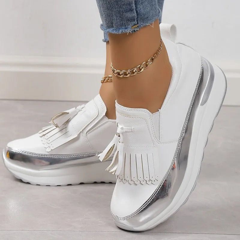 Casual tassel sneakers with thick soles