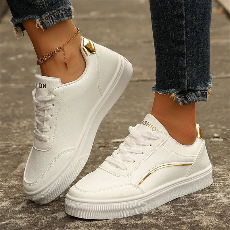 Casual lace-up city sneakers