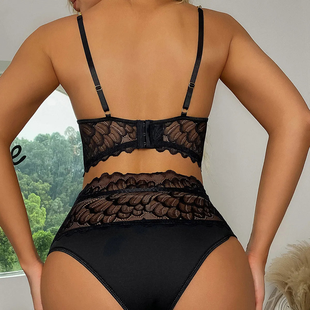 Ensemble lingerie en dentelle avec anneau de jambes - Chic&Shines
