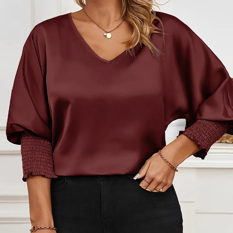 Chemise à manches longues en satin à col en V