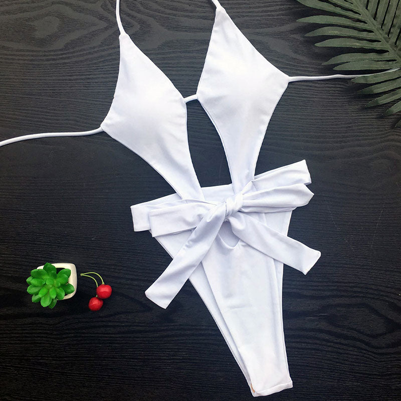 Maillot de bain une pièce échancré string dos nu ceinture lacet - Chic&Shines