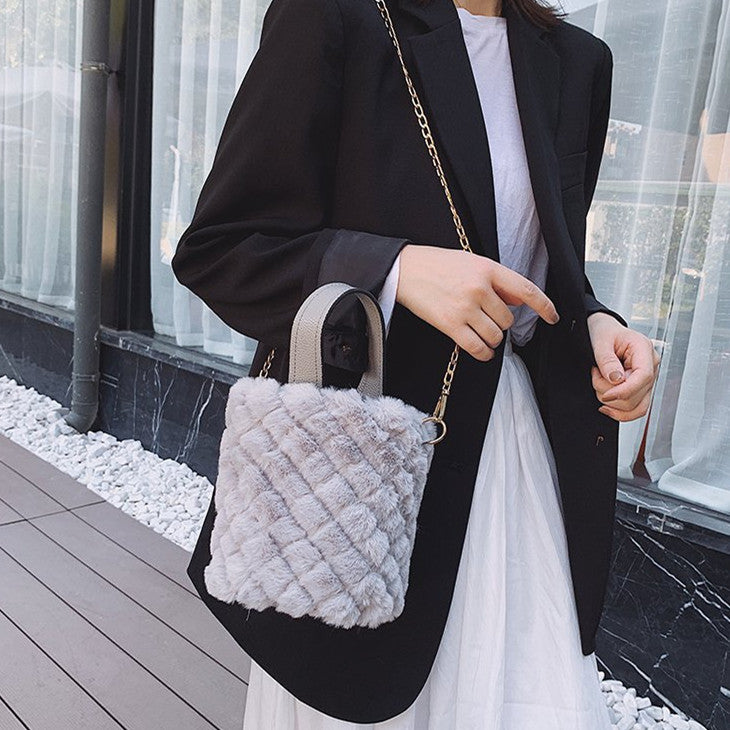 Sac seau à bandoulière Peluche Couleur Unie - Chic&Shines