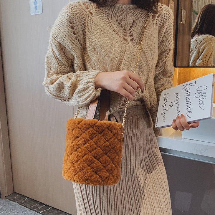 Sac seau à bandoulière Peluche Couleur Unie - Chic&Shines