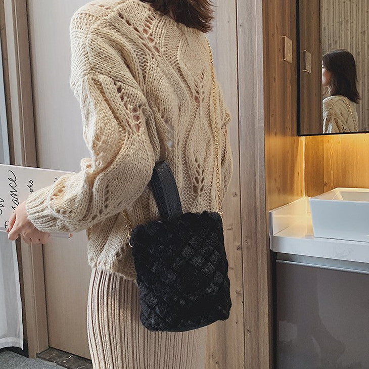 Sac seau à bandoulière Peluche Couleur Unie - Chic&Shines