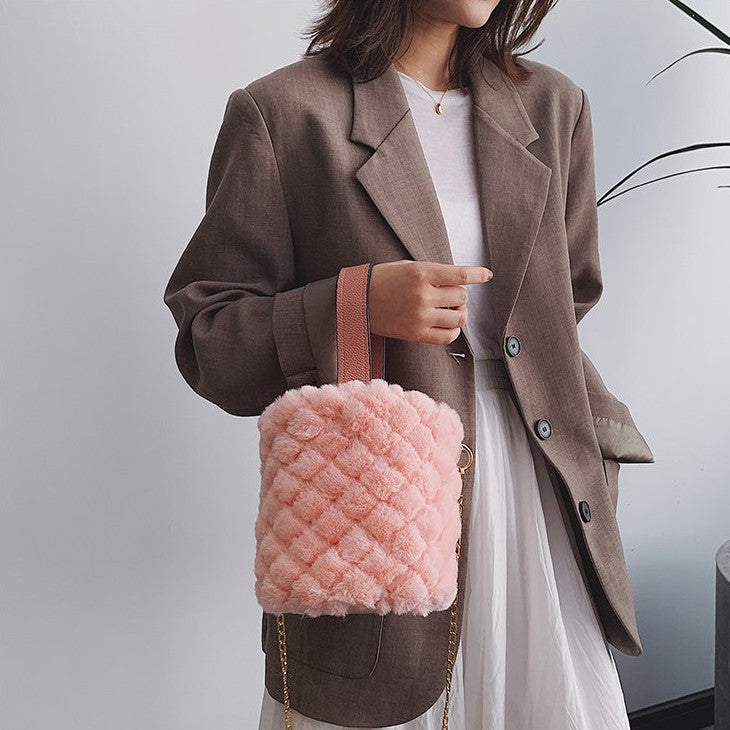 Sac seau à bandoulière Peluche Couleur Unie - Chic&Shines
