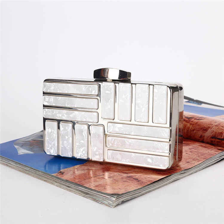 Sac de Soirée Carré Design Acrylique Chaîne dorée - Chic&Shines