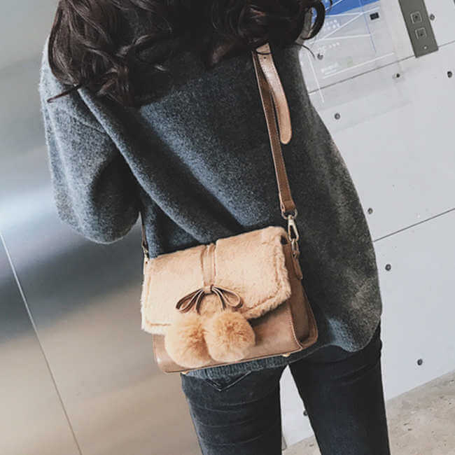 Sac à bandoulière Peluche Pompon - Chic&Shines