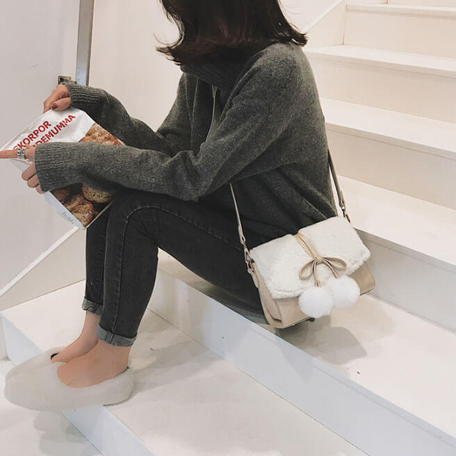 Sac à bandoulière Peluche Pompon - Chic&Shines