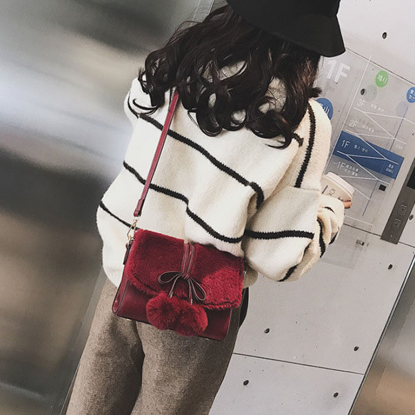 Sac à bandoulière Peluche Pompon - Chic&Shines