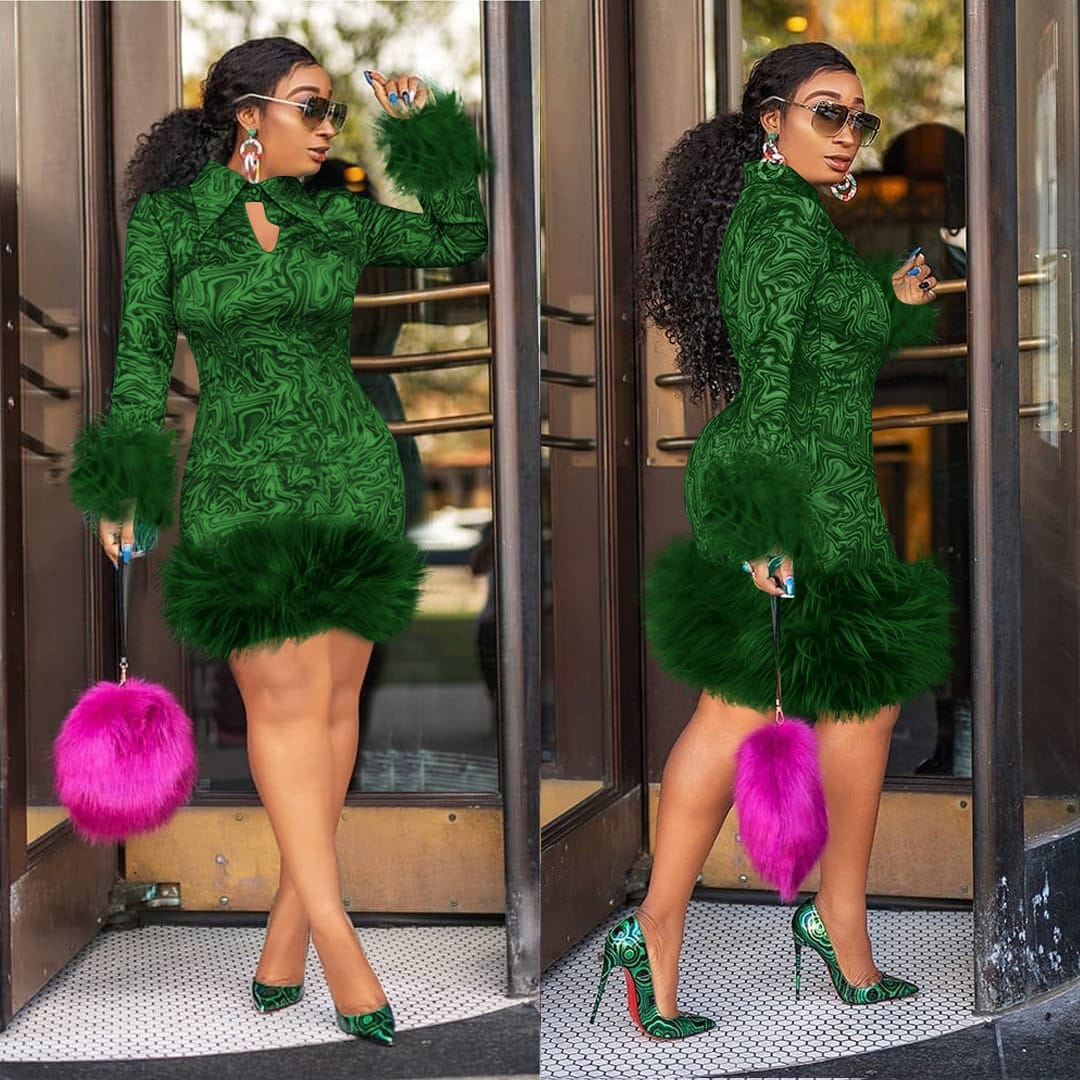 Robe courte moulante style vintage à manches longues à plumes - Chic&Shines