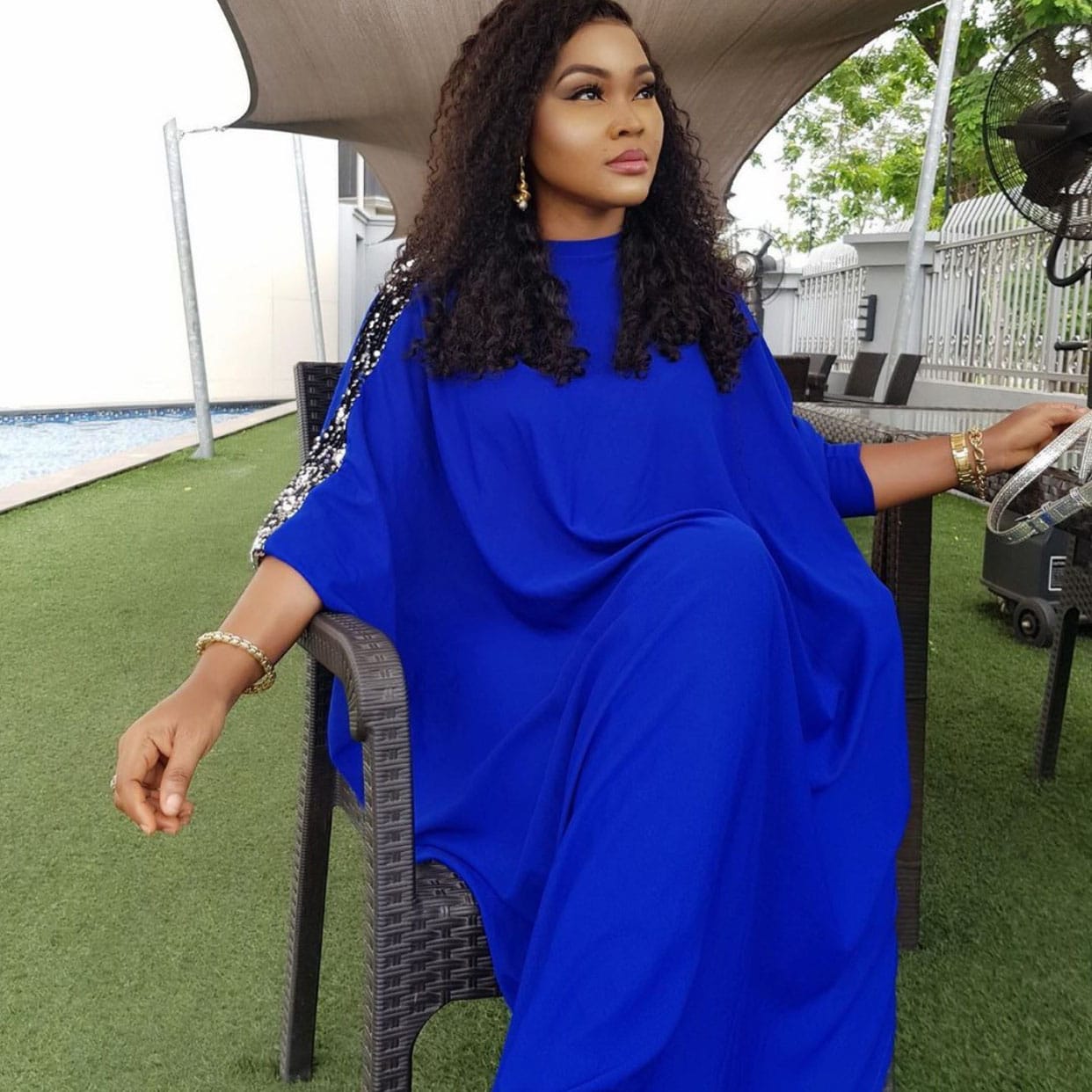 Robe longue manches trois quart ourlet irrégulier à fente latérale - Chic&Shines