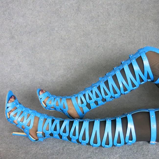 Bottes hautes au design évidé