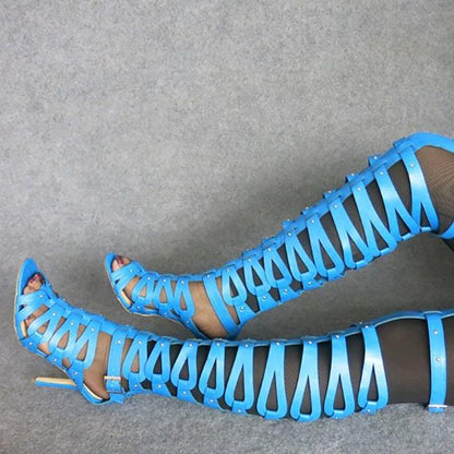 Bottes hautes au design évidé